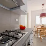 Tana 아파트 풀라