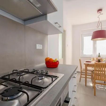 Tana Apartament Pula